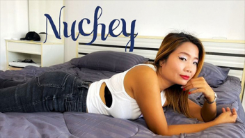 ForeignAffairsXXX หนังxxxไทย Nuchey น้องนุชชี่ ฝรั่งบินมาไทยพร้อมนัดกระหรี่สาวไทยตัวเล็ก xxx มาเปิดโรงแรมเย็ดหีเสียวแบบรัวๆ จับกระเด้าหีถี่แบบรัวๆท่าจรเข้กบดาน แล้วกระเด้าหีถี่ท่าหมาเย็ดลึกสุดๆจนแตกในหี